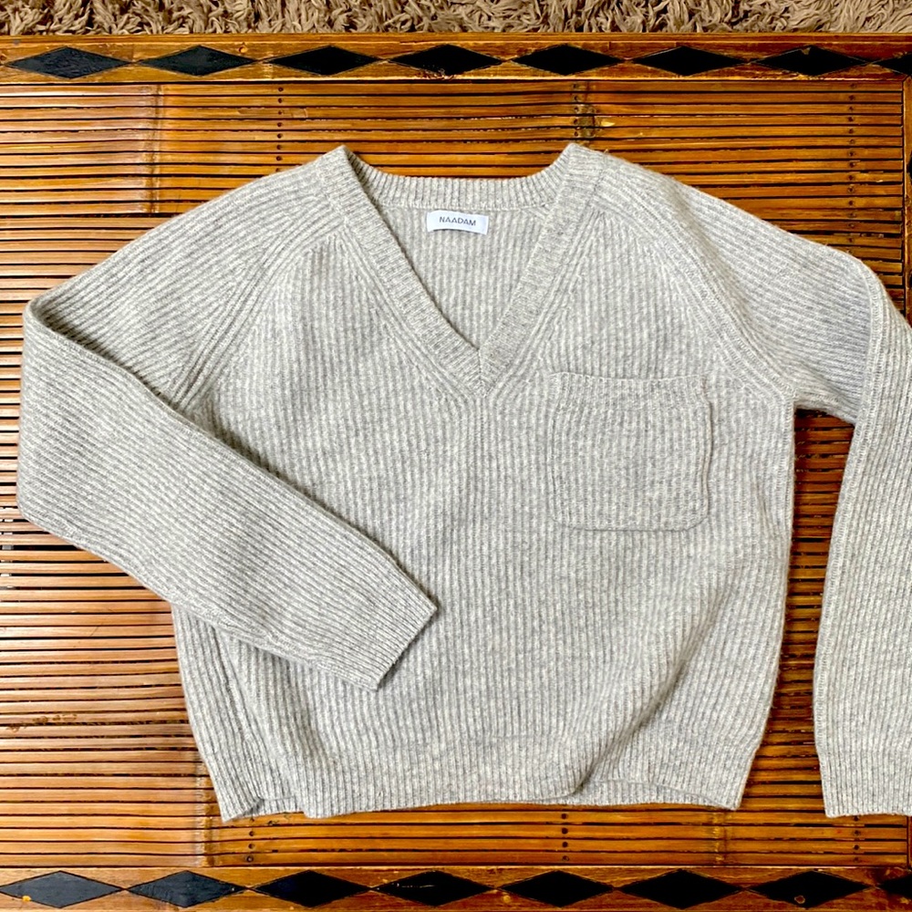 Naadam 100% cashmere v neck sweater